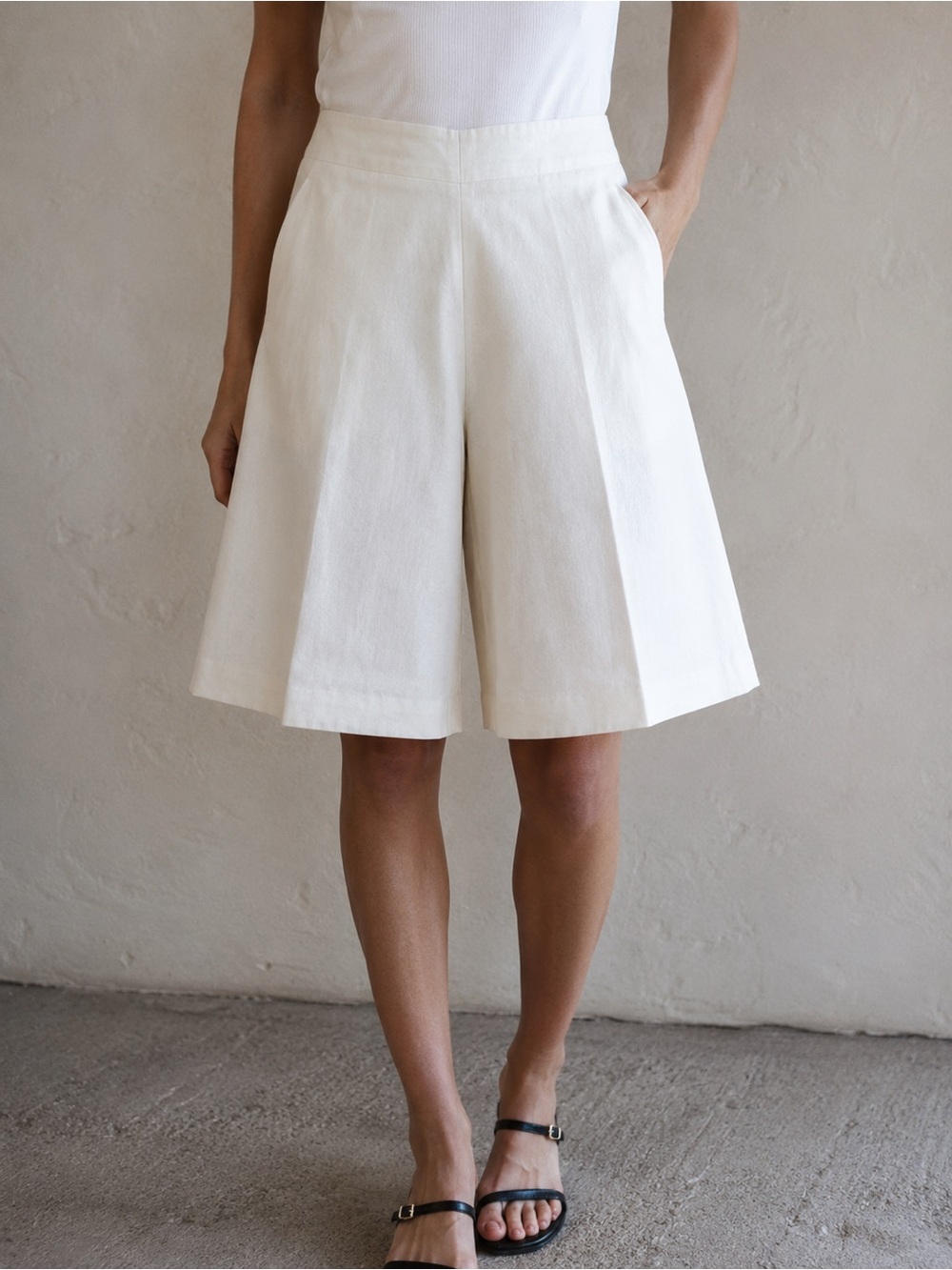Vintage Cream Linen Blend Bermuda Walking Shorts Size 8